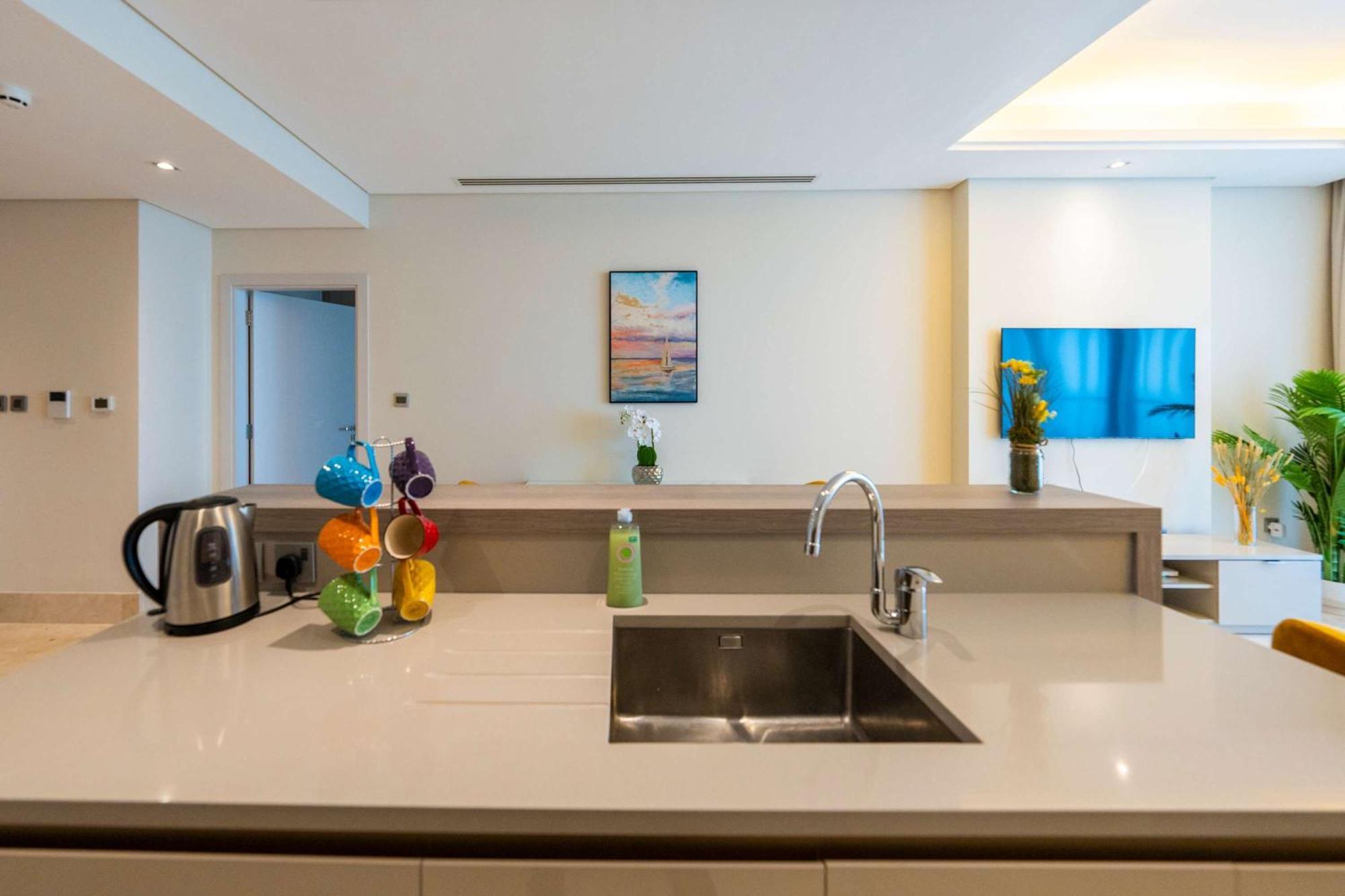 Spacious Beachfront 2 Bedroom Apartment - The 8 Dubai Eksteriør billede